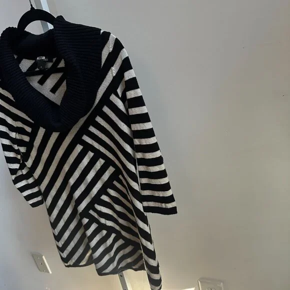 White House Black Market Women's Black White w/Gold Shimmer Cowl Sweater Sz M - Picture 6 of 7